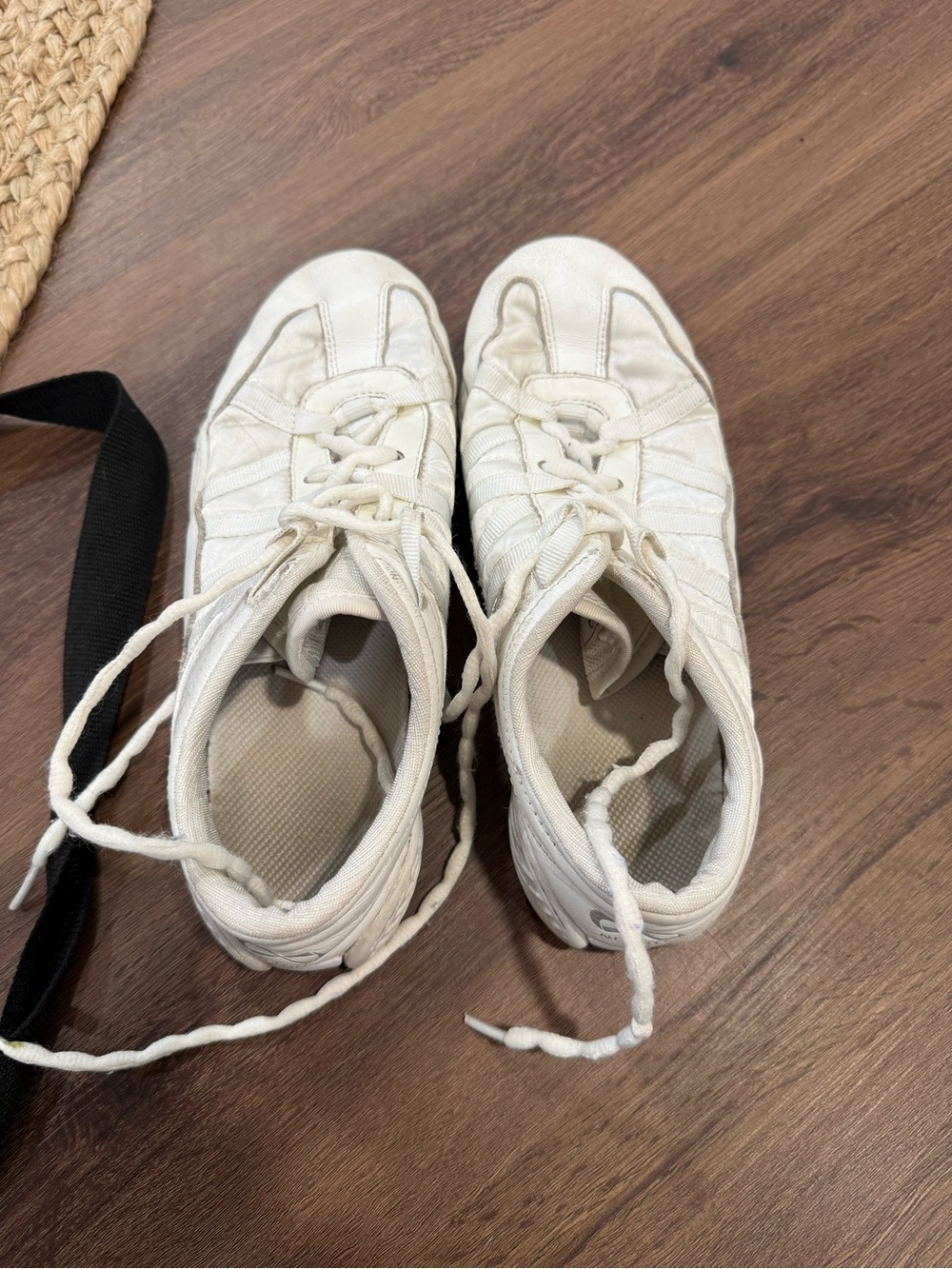 NFINITY Cream Lace-Up Kids Sneakers